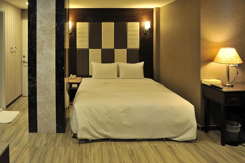 Maple Hotel Second Branch Tainan Eksteriør bilde