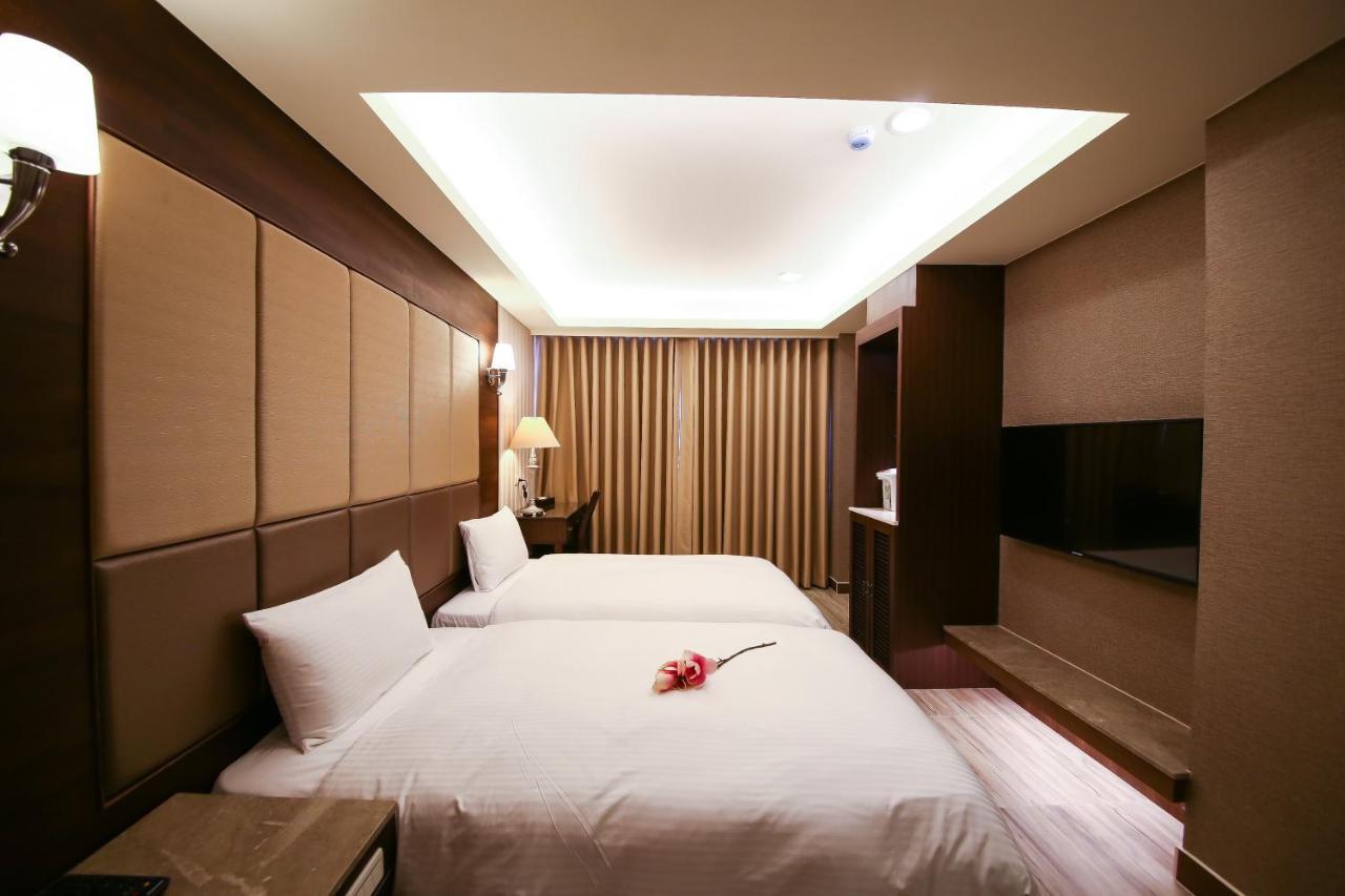 Maple Hotel Second Branch Tainan Eksteriør bilde