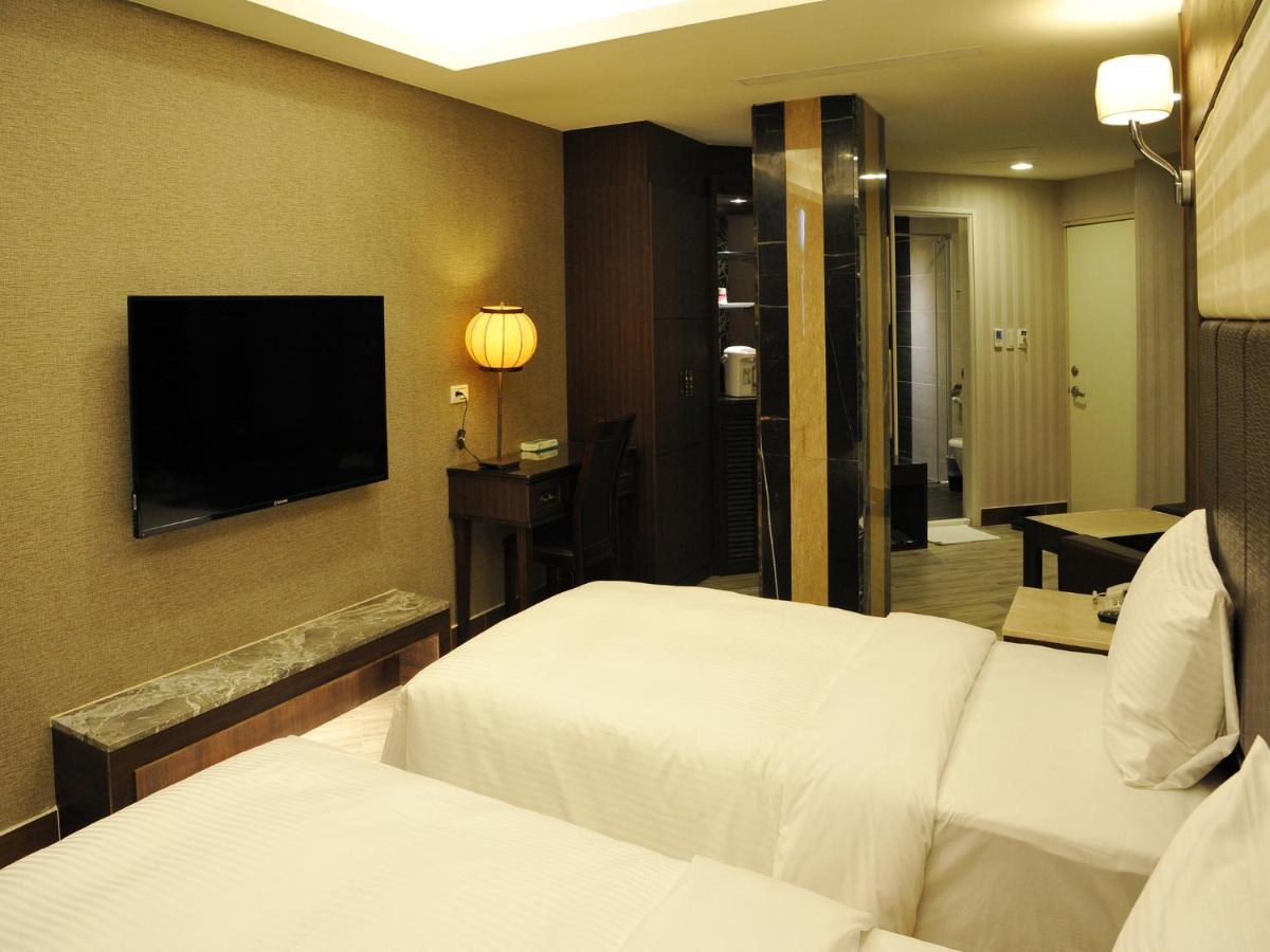 Maple Hotel Second Branch Tainan Eksteriør bilde