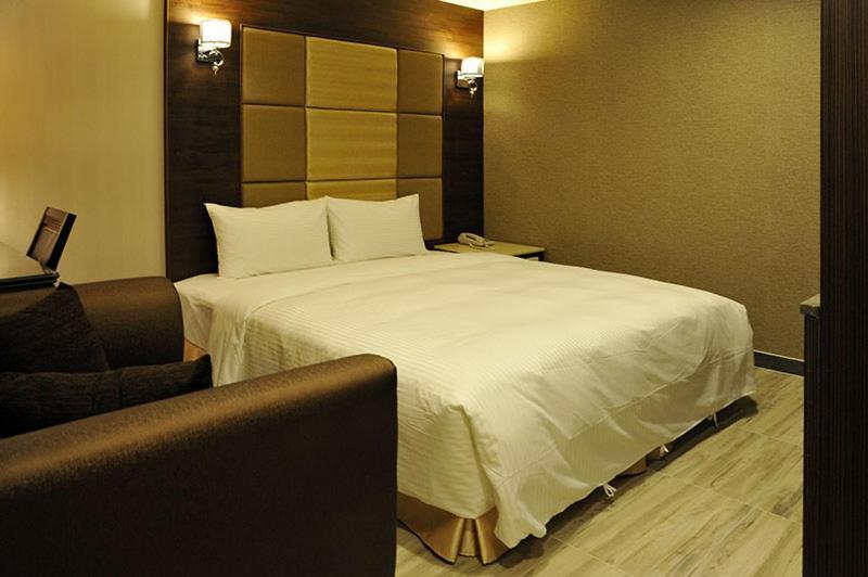 Maple Hotel Second Branch Tainan Eksteriør bilde